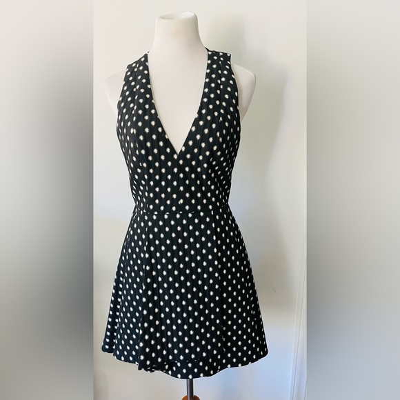 Alice + Olivia Tanner Crepe Mini Dress Black, Cream
Size 8 - Picture 10 of 15